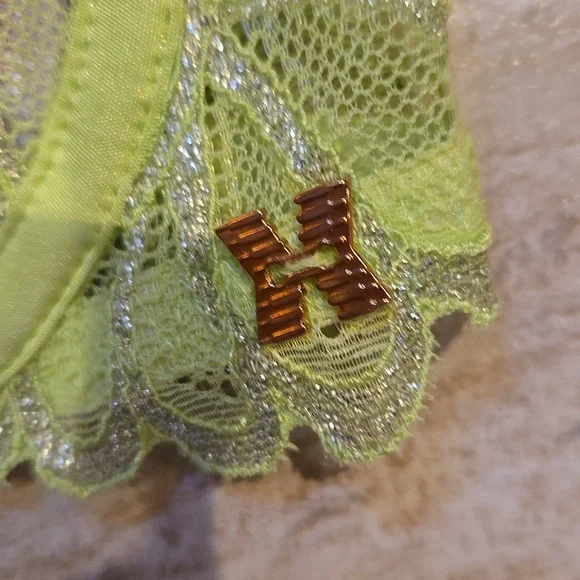NWT Savage X Fenty Metallic Floral Scalloped Lime Bra - Picture 4 of 9